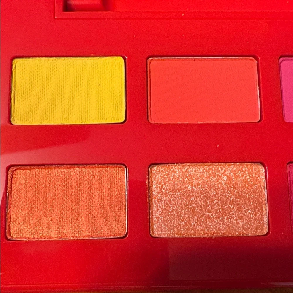 New! Artist Couture Caliente Eyeshadow Palette